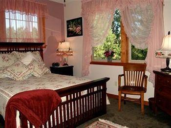 River House Bed And Breakfast Nine Mile Falls Экстерьер фото